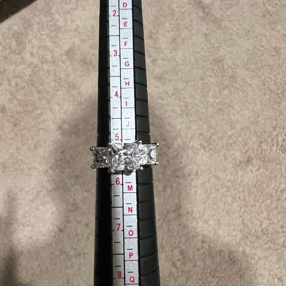 TACORI DIAMONIQUE RING - Three stone princess - Picture 5 of 5